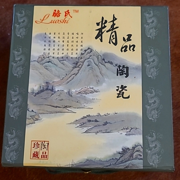 Chinese Mini Ceramic Teapot and Tea Cup Set in Box - Picture 3 of 9